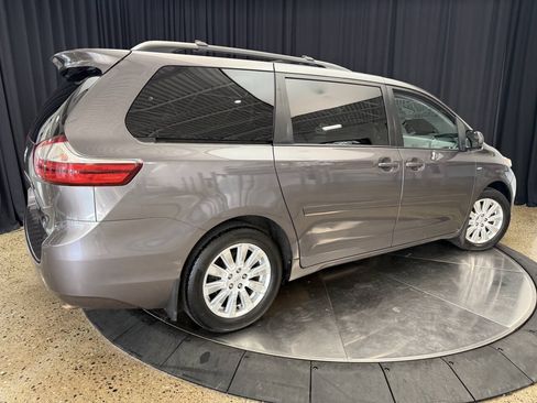 Used 2017 Toyota Sienna LE AWD/4WD image 11