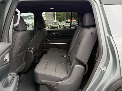 Used 2025 Chevrolet Traverse LT w/ Sun and Wheel Package image 13