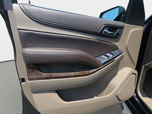 Used 2017 Chevrolet Suburban LS RWD image 28