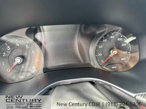 Used 2025 Jeep Compass Trailhawk AWD/4WD image 21