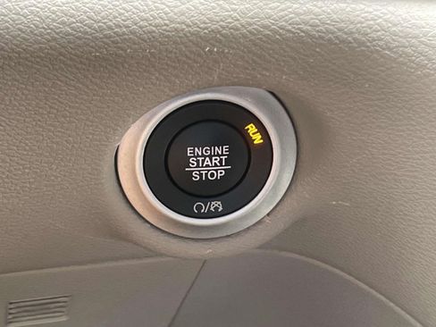 Used 2024 Chrysler Pacifica Touring-L FWD image 24