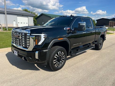 Certified 2025 GMC Sierra 2500 Denali w/ Denali Reserve Package AWD/4WD image 1