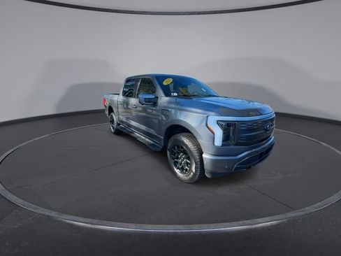 Used 2022 Ford F150 Lightning Lariat image 3