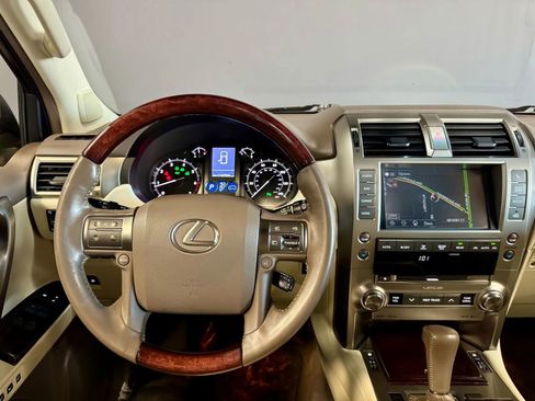 Used 2017 Lexus GX 460 image 12