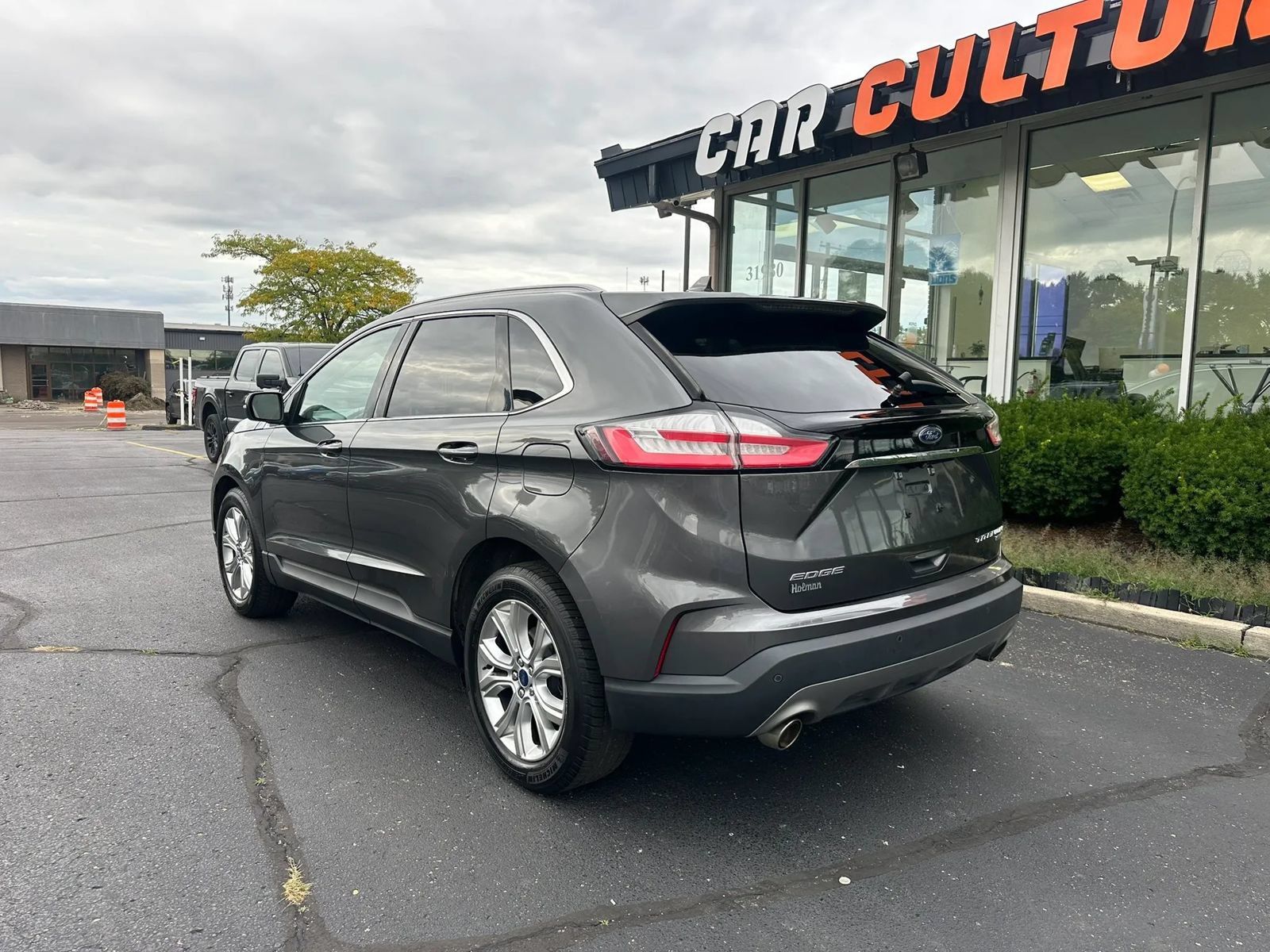 Used 2020 Ford Edge Titanium w/ Cargo Accessory Package FWD image 6