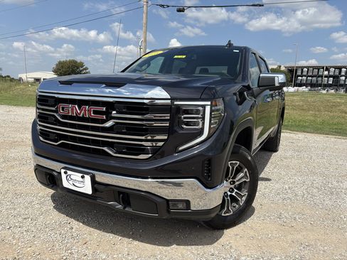 Used 2025 GMC Sierra 1500 SLT AWD/4WD image 1