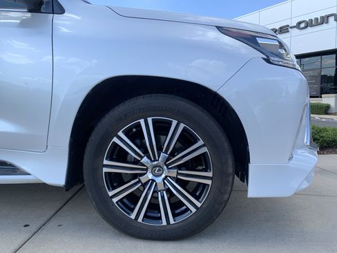 Used 2019 Lexus LX 570 4WD w/ Luxury Package image 13