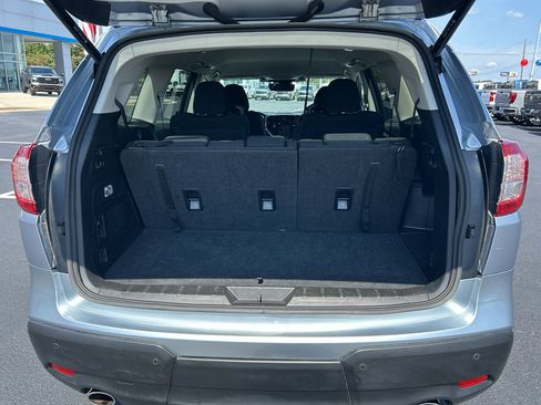 Used 2024 Subaru Ascent Premium w/ Convenience Package image 9