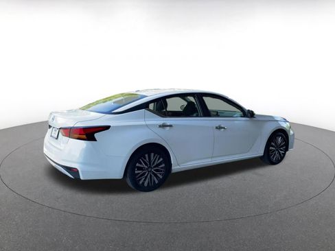 Used 2025 Nissan Altima 2.5 SV image 14