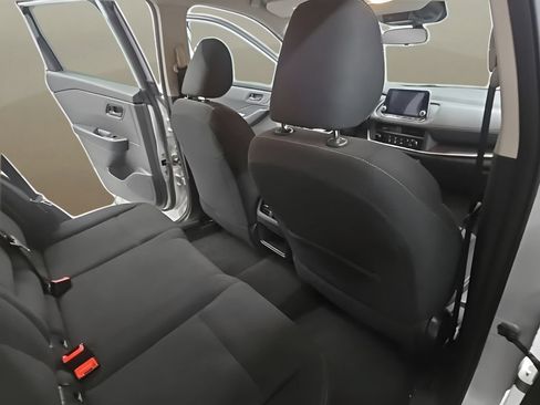 Used 2024 Nissan Rogue S FWD image 17