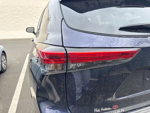 Used 2023 Toyota Highlander XLE image 18