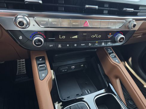 Used 2025 Kia Telluride SX Prestige X-Line image 21