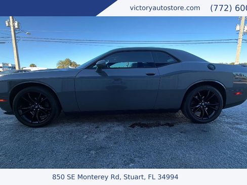 Used 2018 Dodge Challenger SXT w/ Blacktop Package image 4