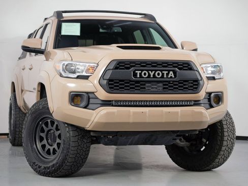 Used 2020 Toyota Tacoma TRD Sport image 2