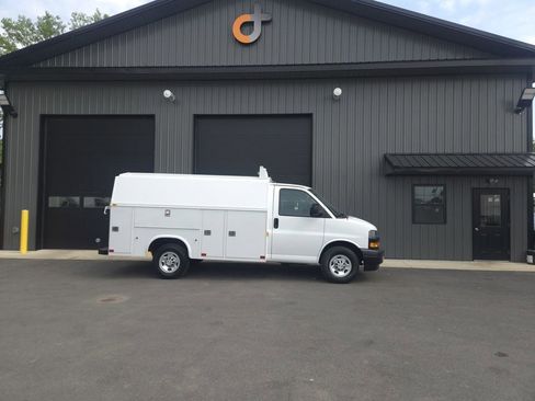 Used 2019 Chevrolet Express 3500 image 21
