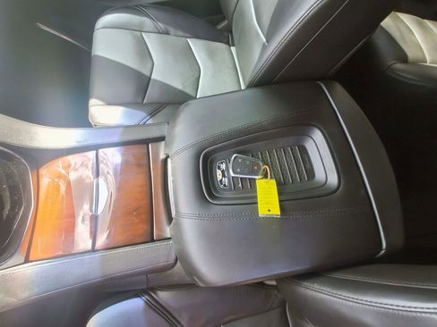 Used 2018 Cadillac Escalade Luxury image 8