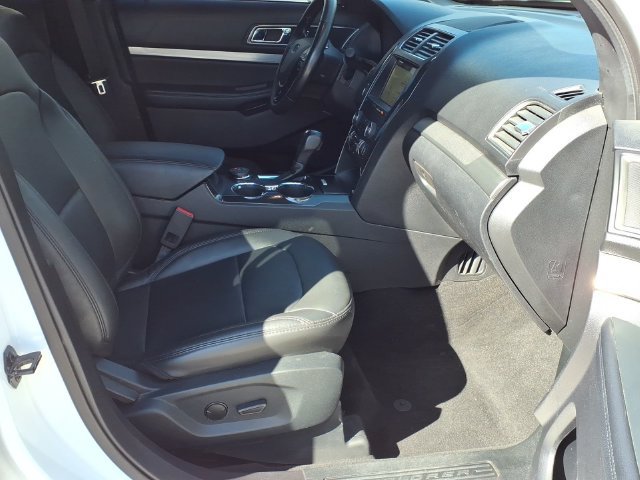 Used 2019 Ford Explorer XLT w/ Equipment Group 202A AWD/4WD image 14