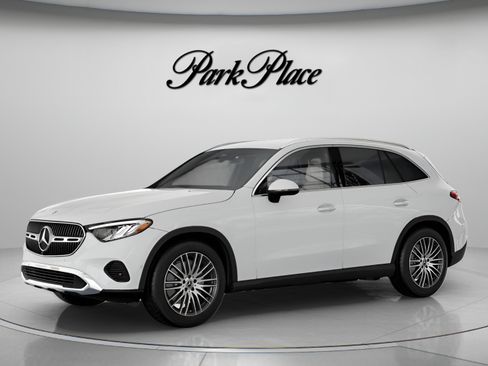 Used 2026 Mercedes-Benz GLC 300 image 2