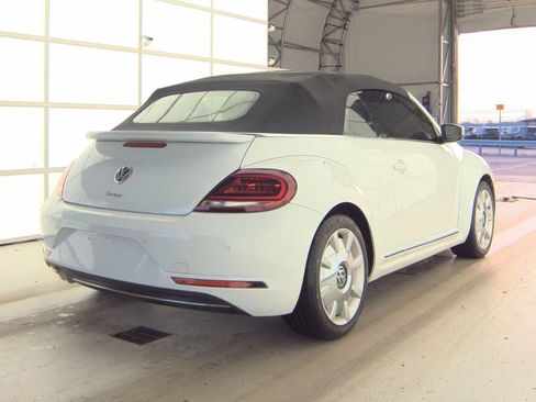 Used 2019 Volkswagen Beetle 2.0T SE w/ SE Premium Package FWD image 4