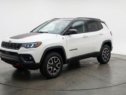 Used 2025 Jeep Compass Trailhawk w/ Trailer Tow Group image 3