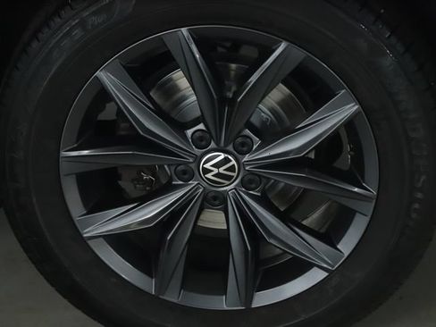 Used 2023 Volkswagen Tiguan SE w/ Panoramic Sunroof Package FWD image 41