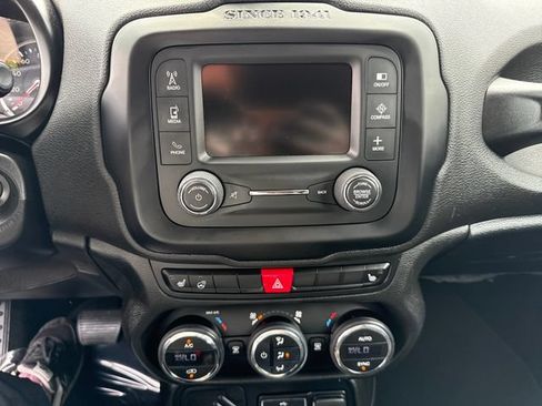 Used 2015 Jeep Renegade Latitude w/ Popular Equipment Group FWD image 22