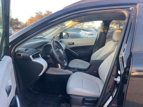 Used 2023 Toyota Corolla Cross LE image 8