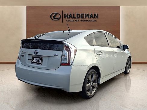 Used 2015 Toyota Prius Four image 6