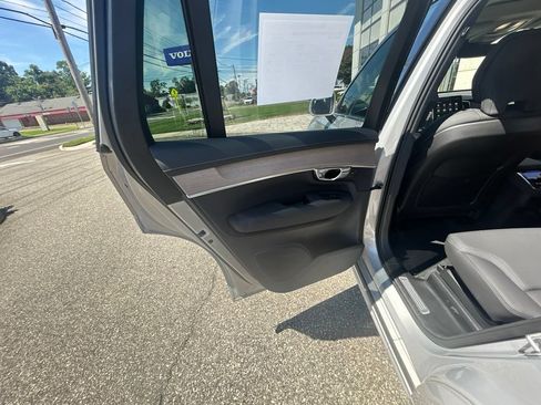 Used 2025 Volvo XC90 B6 Plus AWD/4WD image 17