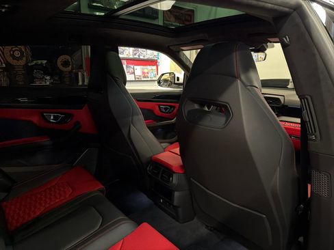 Used 2022 Lamborghini Urus image 22