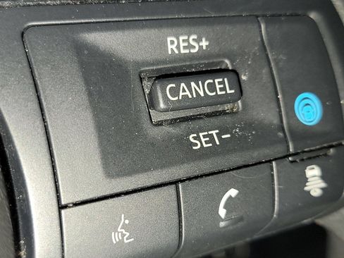 Used 2023 Nissan Rogue SV AWD/4WD image 33