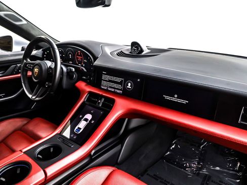 Used 2022 Porsche Taycan image 17