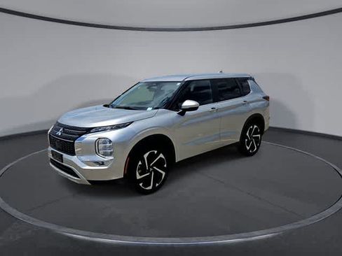 Used 2024 Mitsubishi Outlander SE FWD image 4