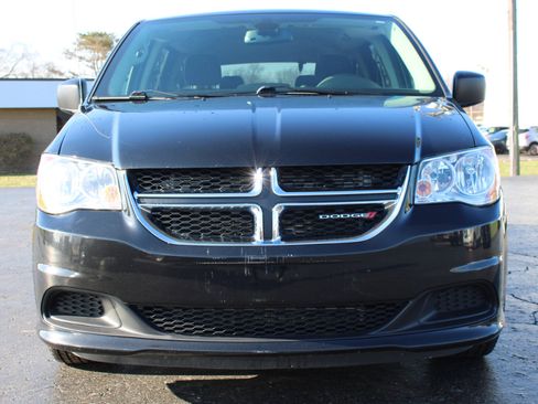 Used 2019 Dodge Grand Caravan SE image 2