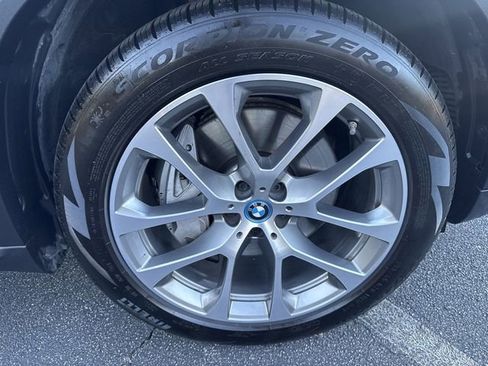 Used 2025 BMW X5 xDrive50e image 33