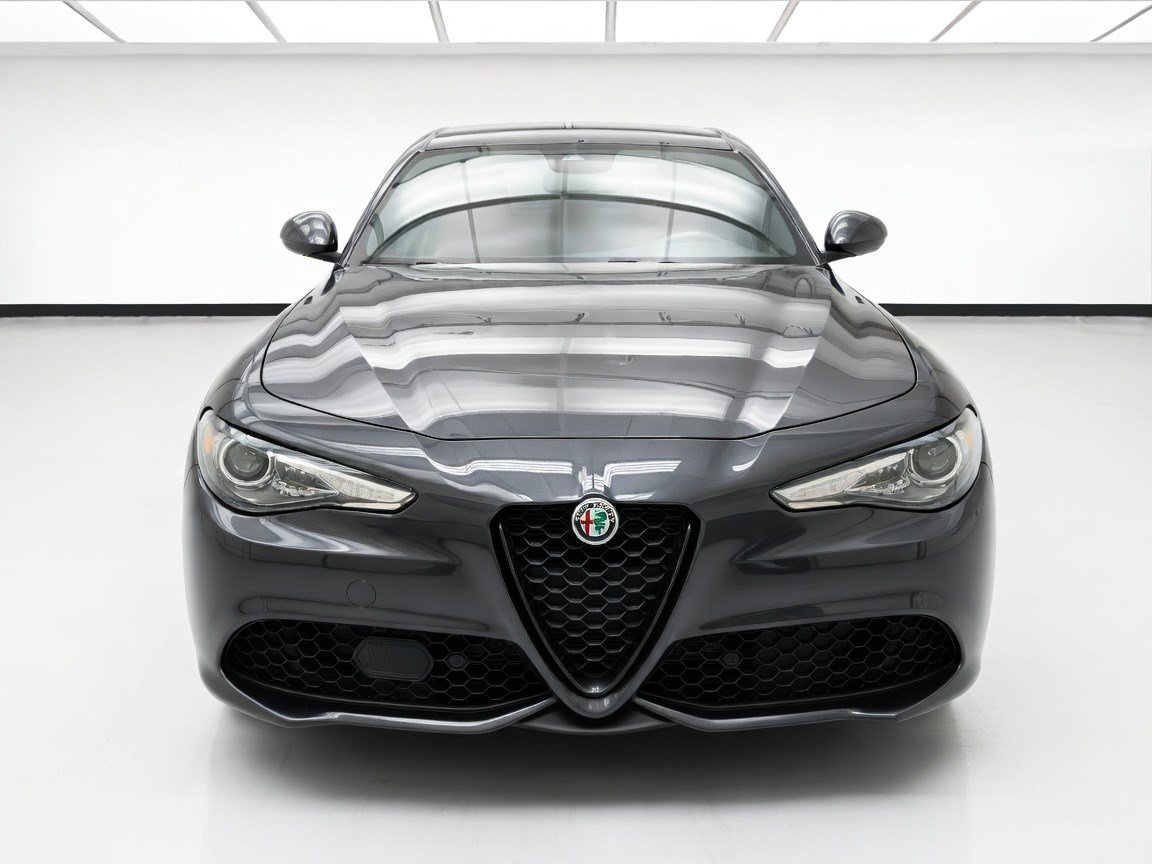 Used 2023 Alfa Romeo Giulia Veloce RWD image 2