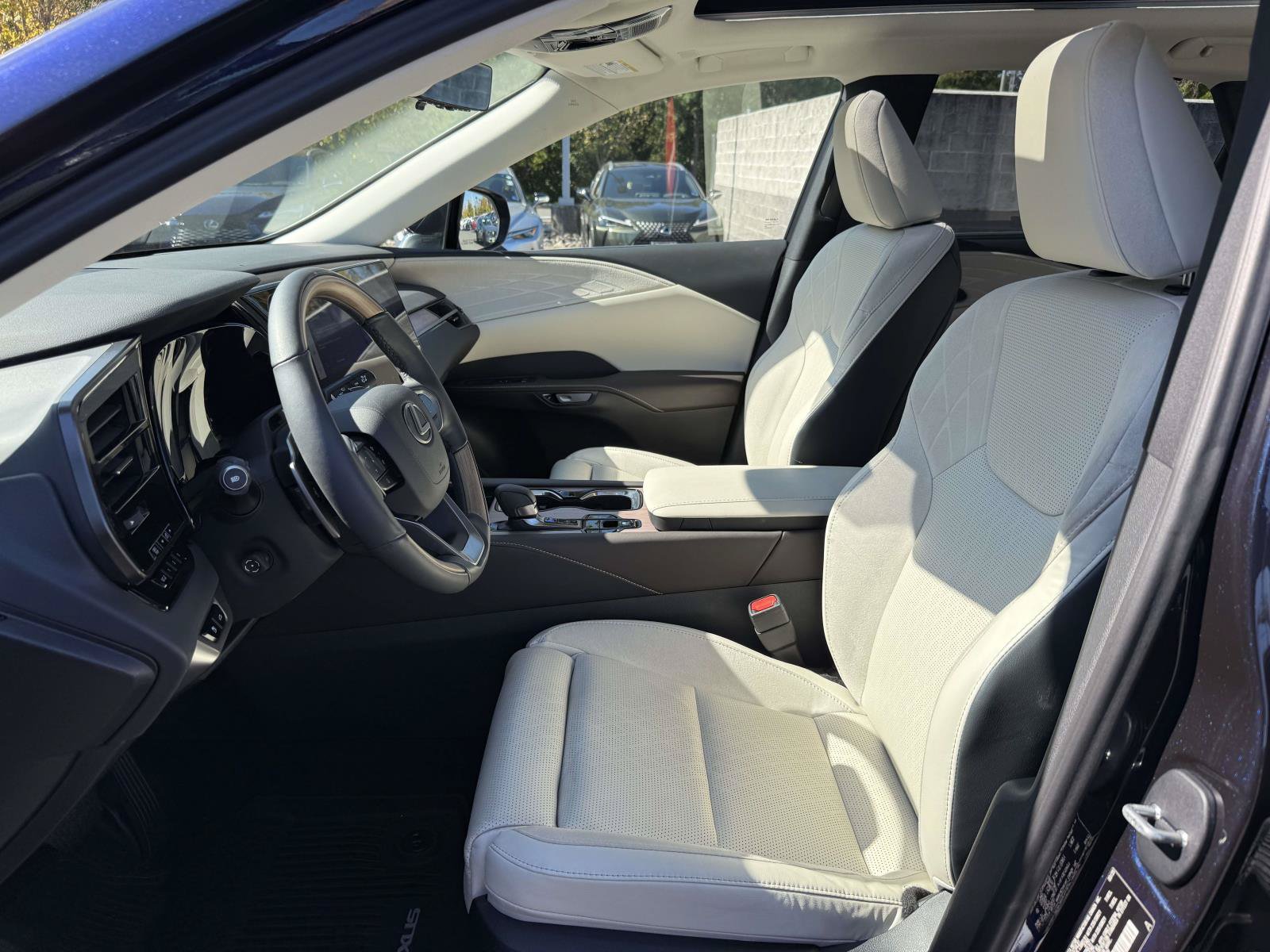 Used 2023 Lexus RX 350 w/ Cold Area Package AWD/4WD image 13