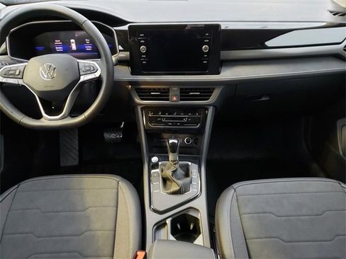 New 2026 Volkswagen Taos SE image 9