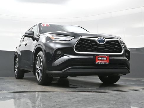 Used 2024 Toyota Highlander XLE AWD/4WD image 27