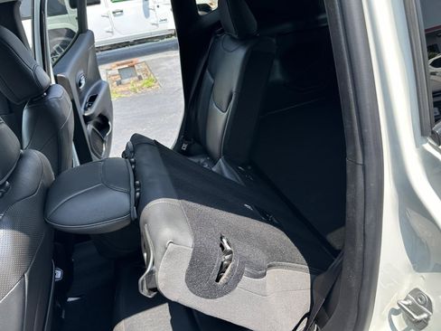 Used 2020 Jeep Renegade Limited w/ UConnect 8.4 Nav Group AWD/4WD image 34