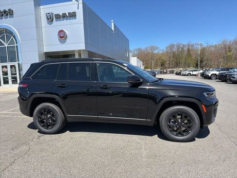New 2026 Jeep Grand Cherokee Altitude AWD/4WD image 2