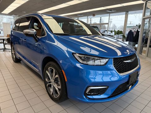 New 2026 Chrysler Pacifica Pinnacle image 2