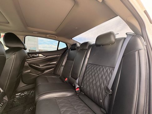 Used 2023 Nissan Maxima Platinum w/ Sport Mat Group FWD image 12
