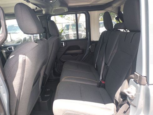 Used 2025 Jeep Wrangler Unlimited Sahara image 15