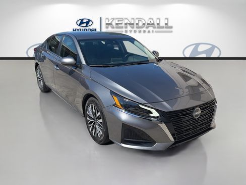 Used 2023 Nissan Altima 2.5 SV FWD image 1