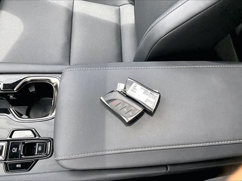 Used 2025 Lexus RX 350 Premium w/ Accessory Package (Z1) FWD image 15