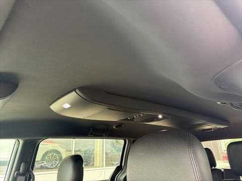 Used 2017 Dodge Grand Caravan GT FWD image 21