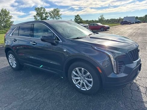 Used 2019 Cadillac XT4 Luxury w/ Cold Weather Package FWD image 3