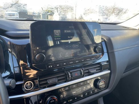 Used 2023 Nissan Pathfinder Platinum image 16