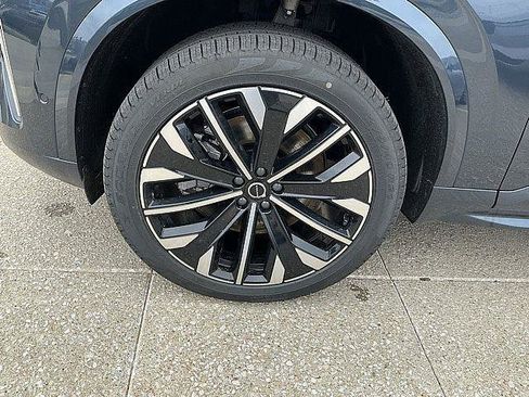 New 2026 Volvo XC90 T8 Plus w/ Protection Package Premier AWD/4WD image 12